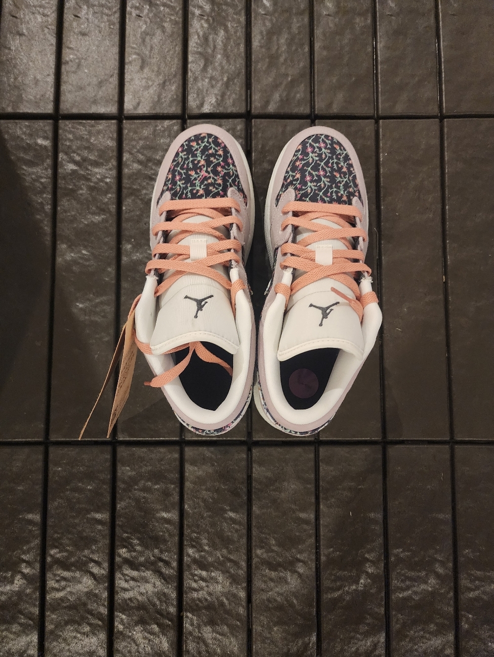 Women's Air Jordan 1 Low SE 'Floral' - Picture 14 of 16